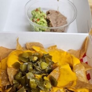 Nachos con queso y Guacamole