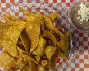 Nachos con queso y Frijoles